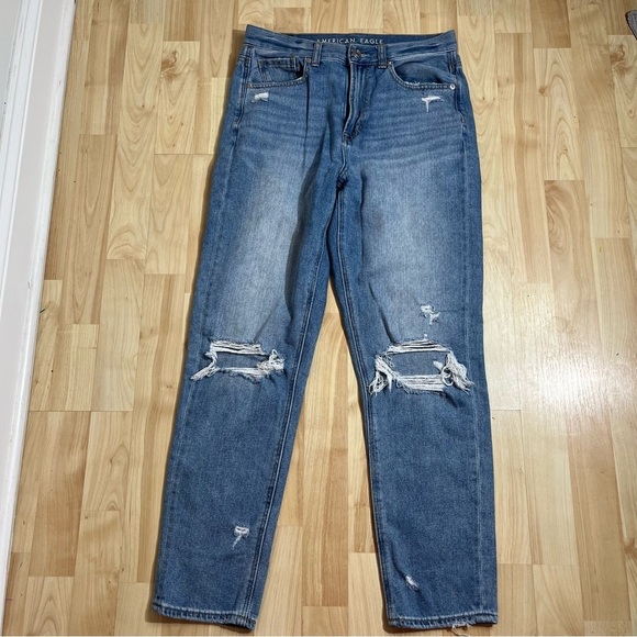 American Eagle Womens Medium Wash Distressed High Rise Mom Jeans Size 4 - Picture 1 of 9